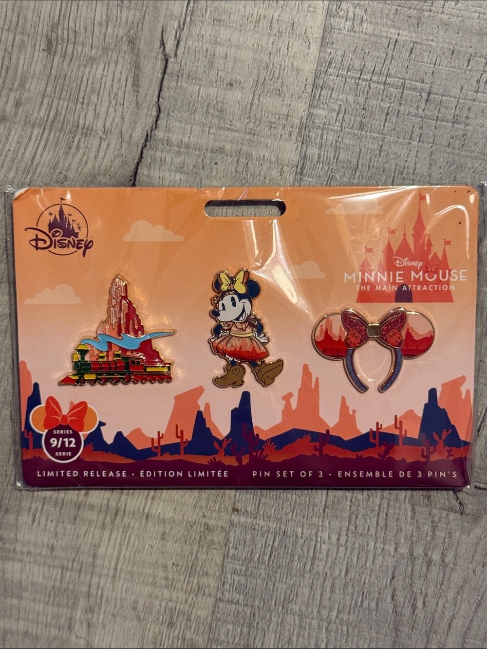 Limited Edition- Disney Minnie Mouse the main attraction enamel pins